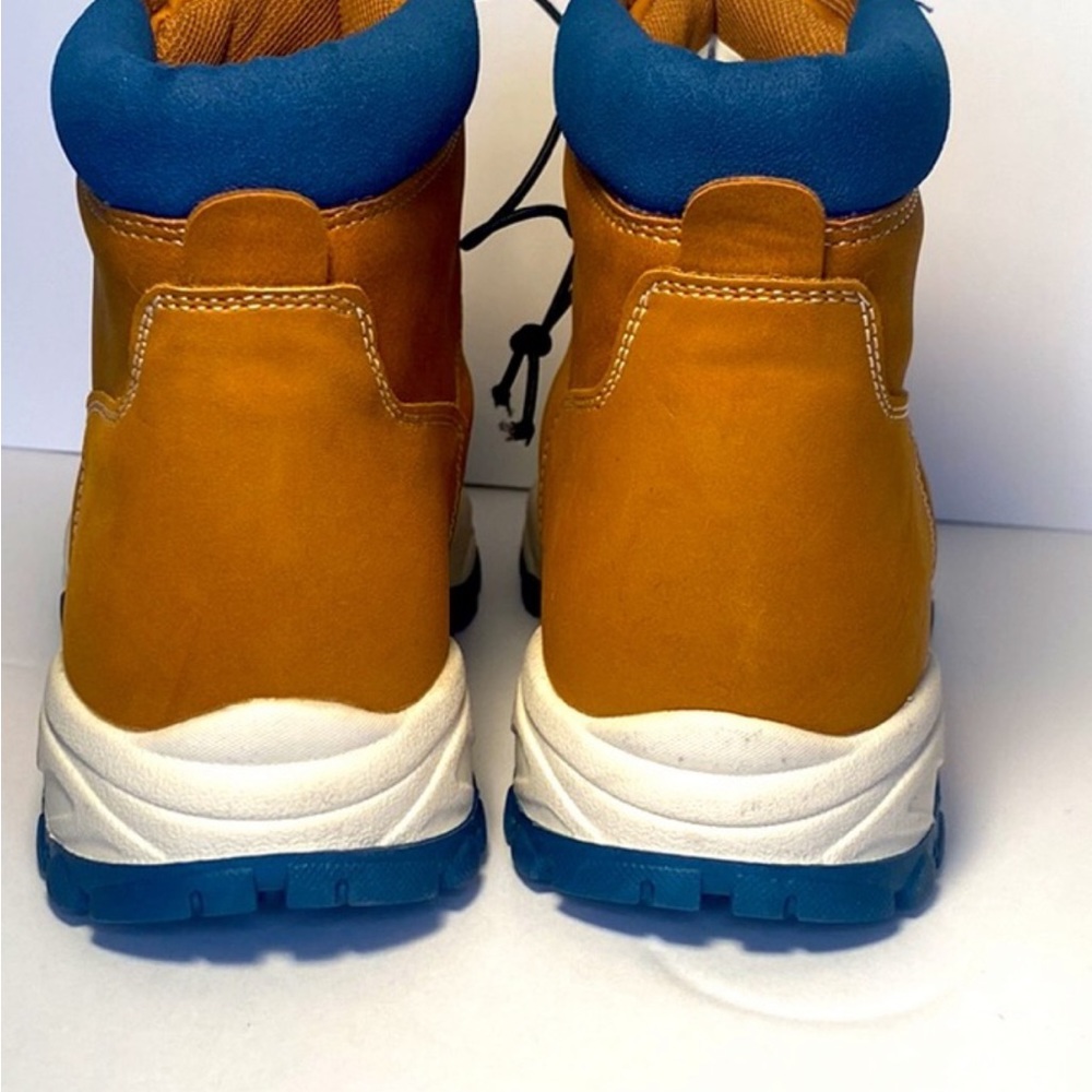 NIB - Thereabouts big boys hiking boots. - Picture 2 of 6